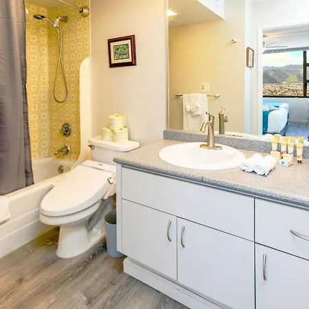 Warm Aloha Vibes, Mountain Views, Short Walk To Beach, And Free Parking Honolulu Exterior photo
