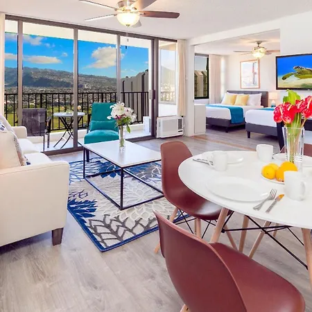 Warm Aloha Vibes, Mountain Views, Short Walk To Beach, And Free Parking Honolulu Exterior photo