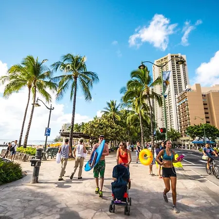 Warm Aloha Vibes, Mountain Views, Short Walk To Beach, And Free Parking Honolulu Exterior photo