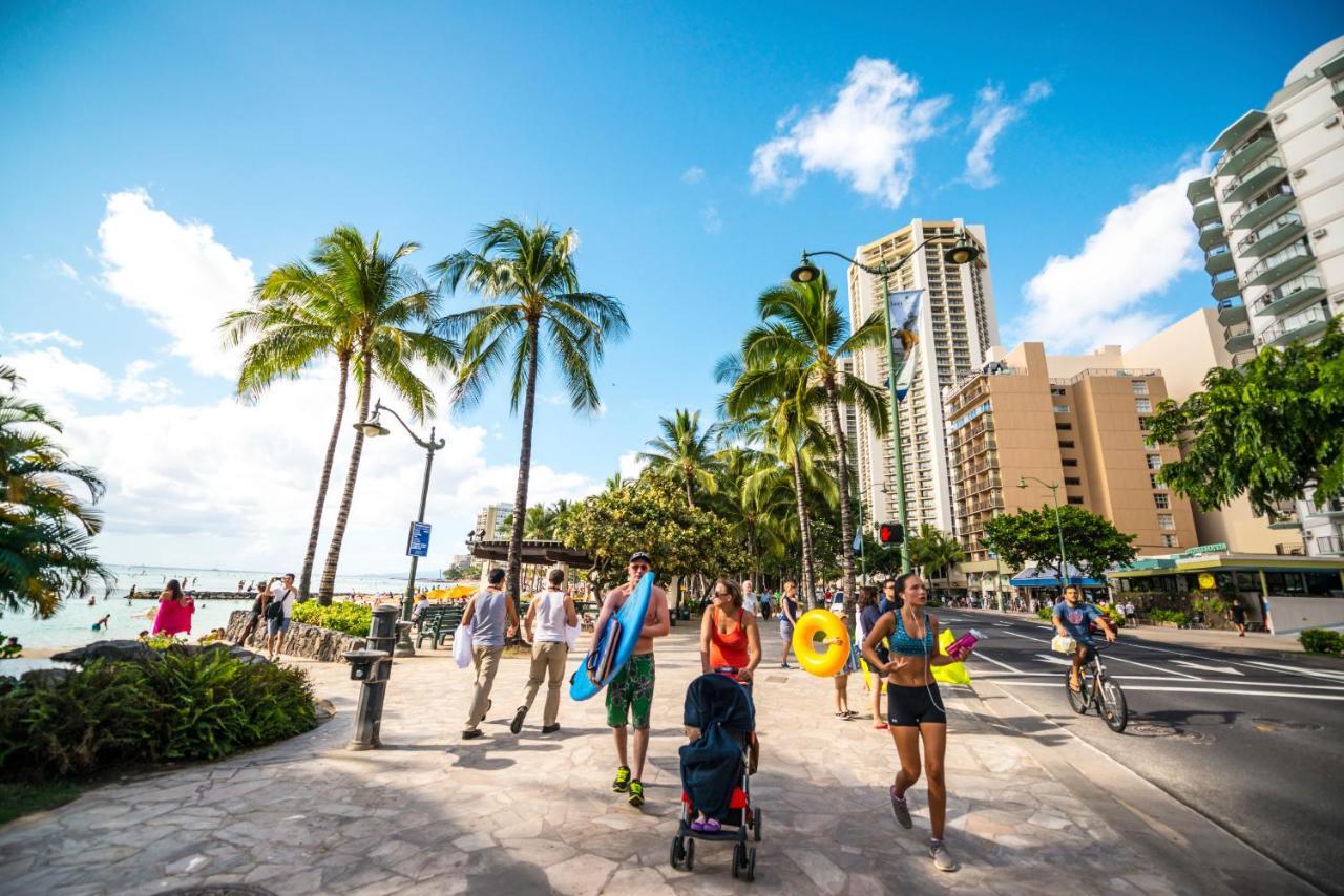 Warm Aloha Vibes, Mountain Views, Short Walk To Beach, And Free Parking Appartement