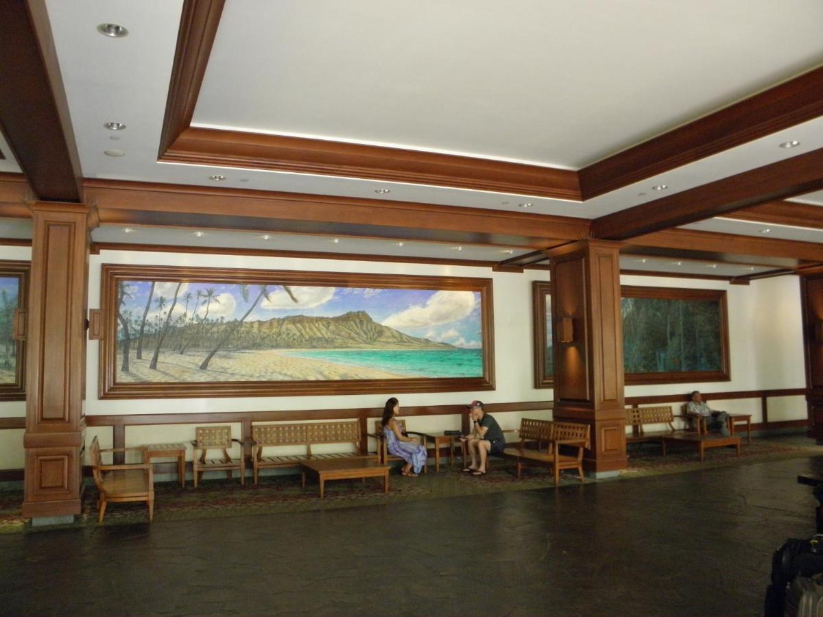 Warm Aloha Vibes, Mountain Views, Short Walk To Beach, And Free Parking Appartement