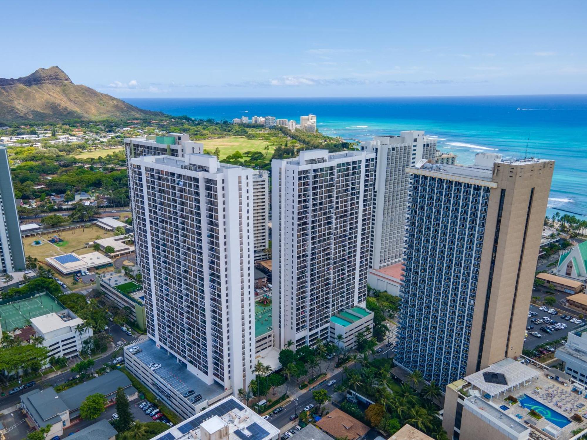 Warm Aloha Vibes, Mountain Views, Short Walk To Beach, And Free Parking Appartement *